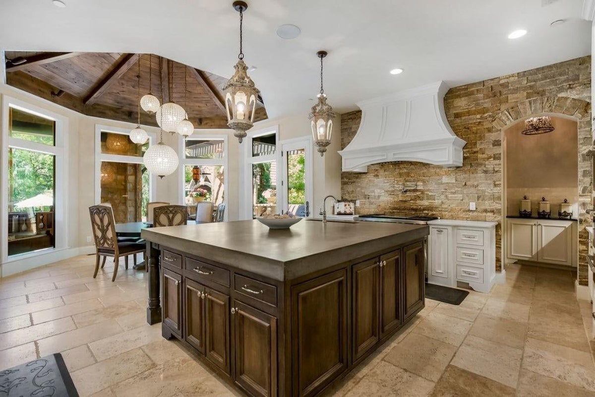 7,332 Sq. Ft. Mansion in Shawnee, KS ($3,895,000)