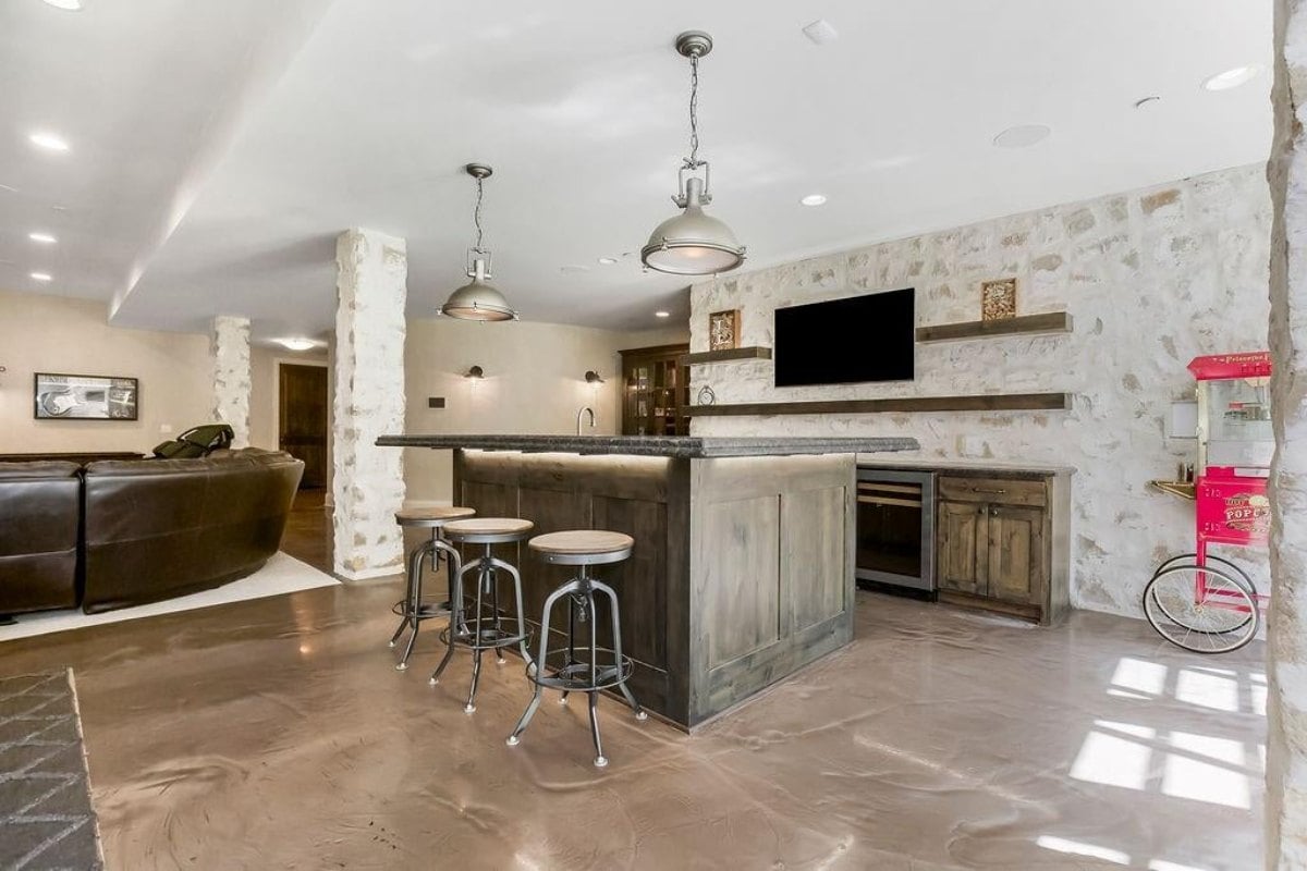 7,332 Sq. Ft. Mansion in Shawnee, KS ($3,895,000)