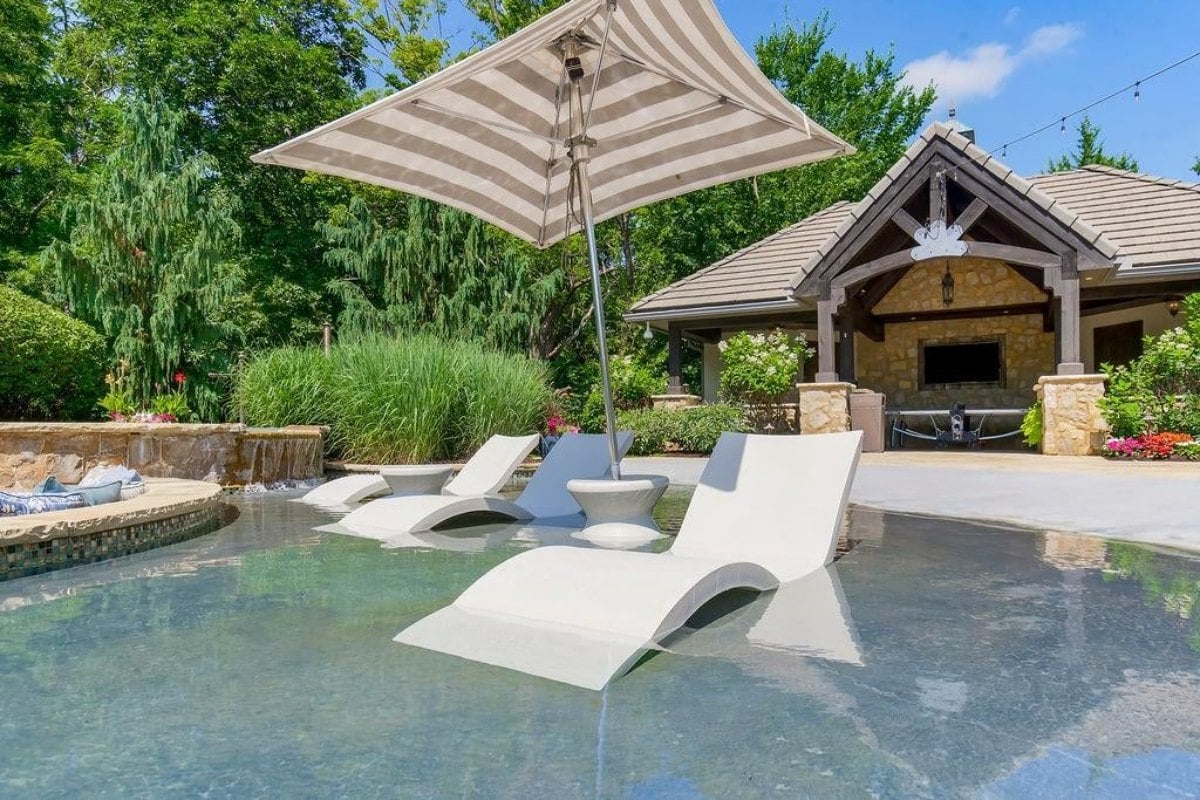 7,332 Sq. Ft. Mansion in Shawnee, KS ($3,895,000)
