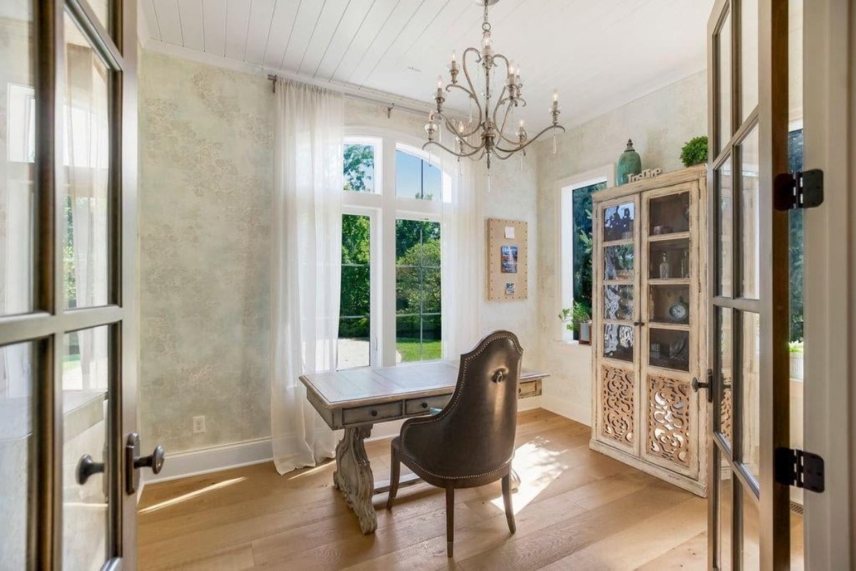 7,332 Sq. Ft. Mansion in Shawnee, KS ($3,895,000)