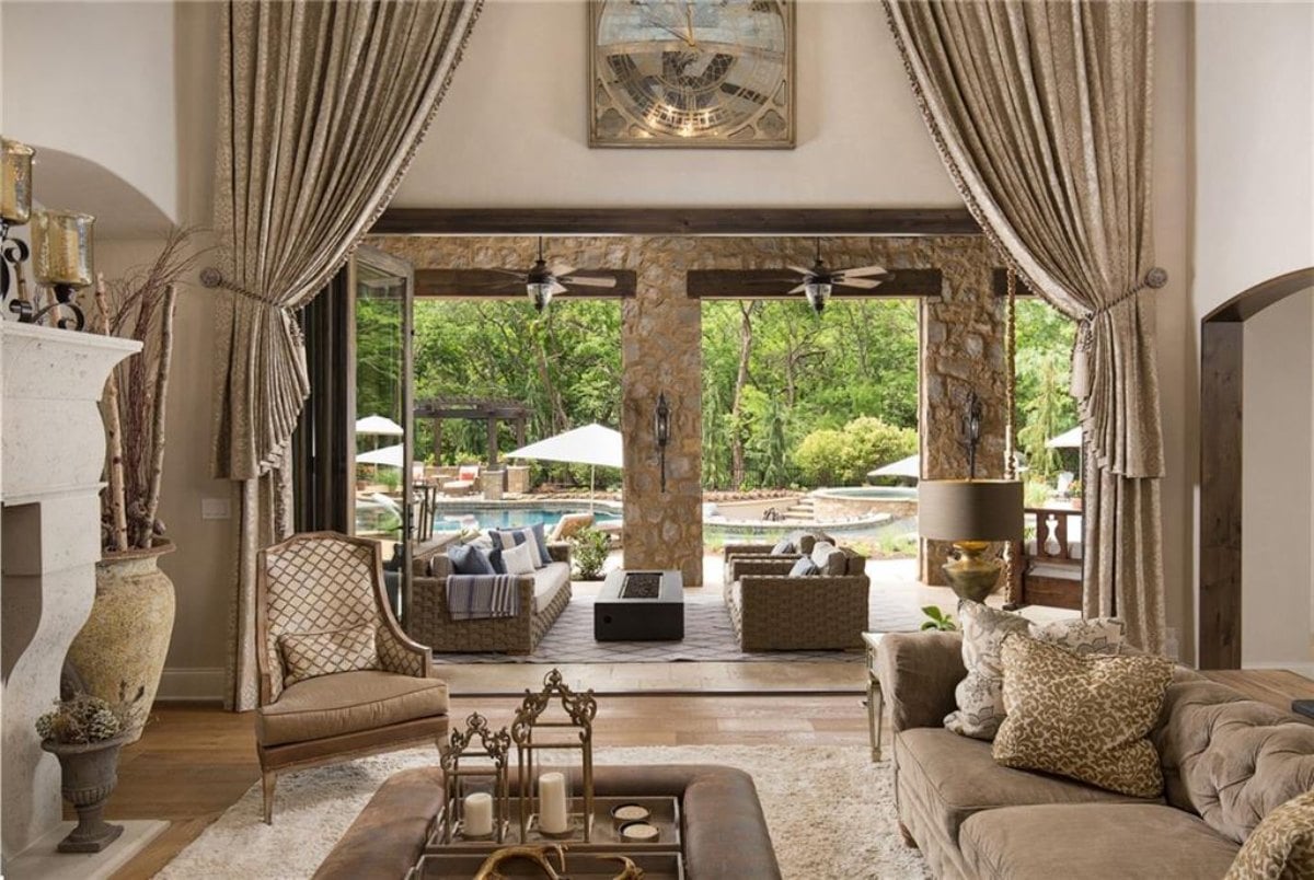 7,332 Sq. Ft. Mansion in Shawnee, KS ($3,895,000)