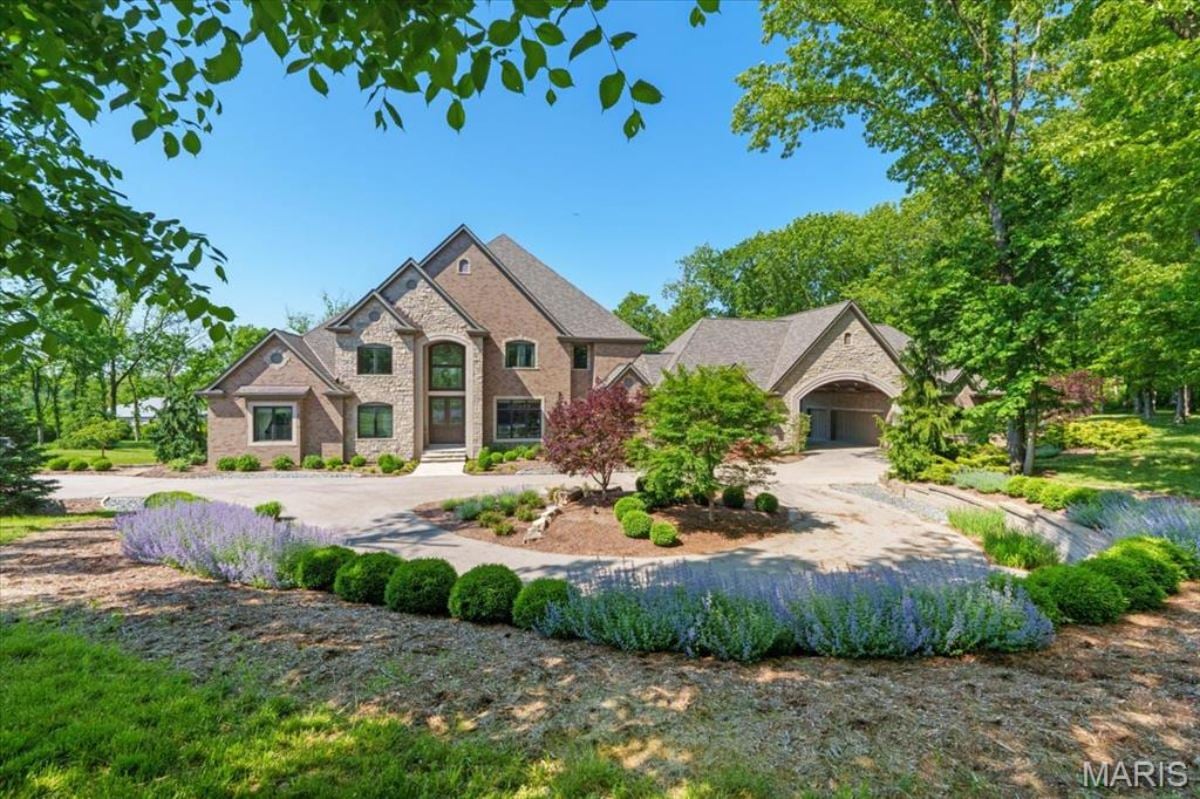 10,590 Sq. Ft. Mansion in St. Louis ($5,125,000)