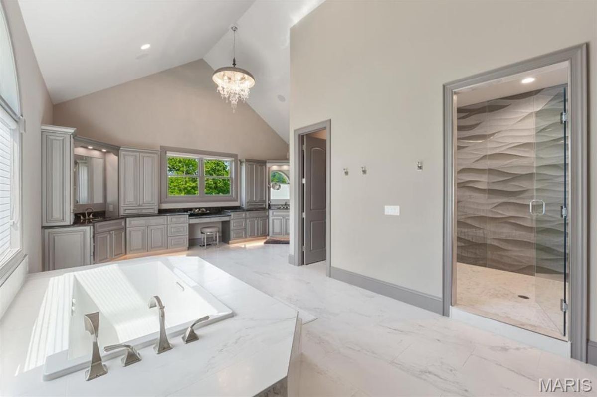 10,590 Sq. Ft. Mansion in St. Louis ($5,125,000)