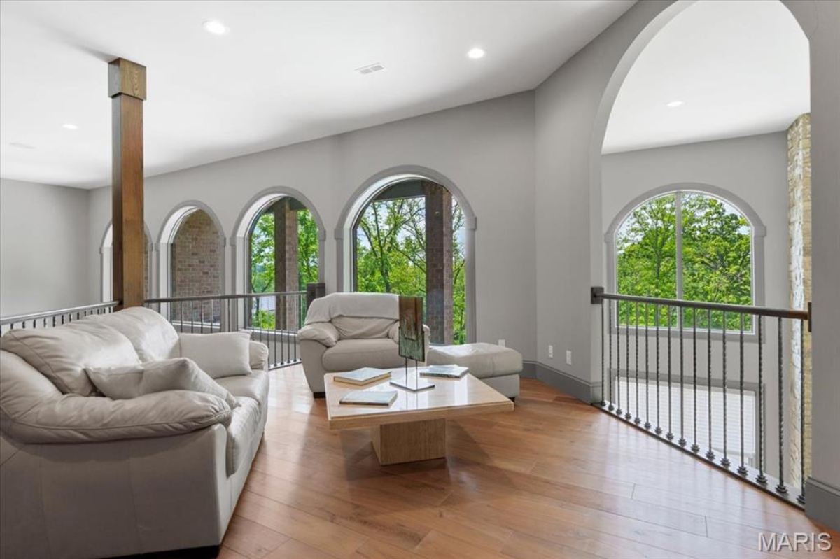 10,590 Sq. Ft. Mansion in St. Louis ($5,125,000)