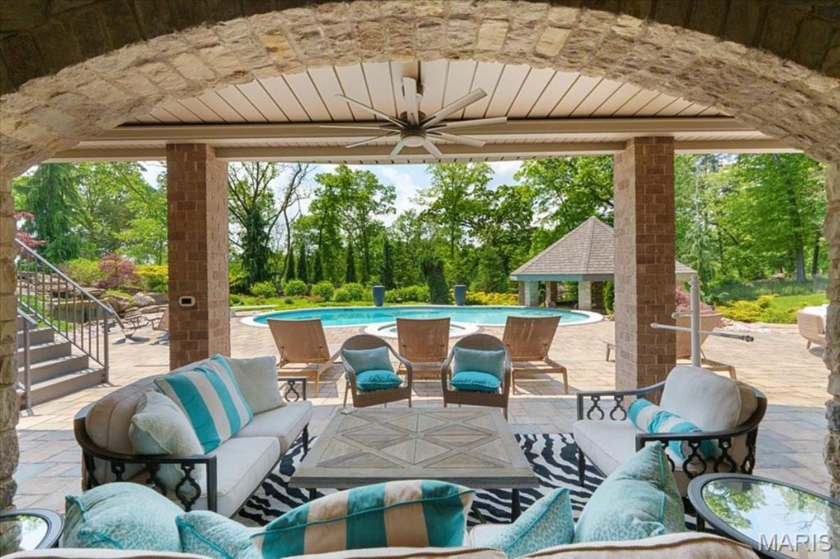 10,590 Sq. Ft. Mansion in St. Louis ($5,125,000)