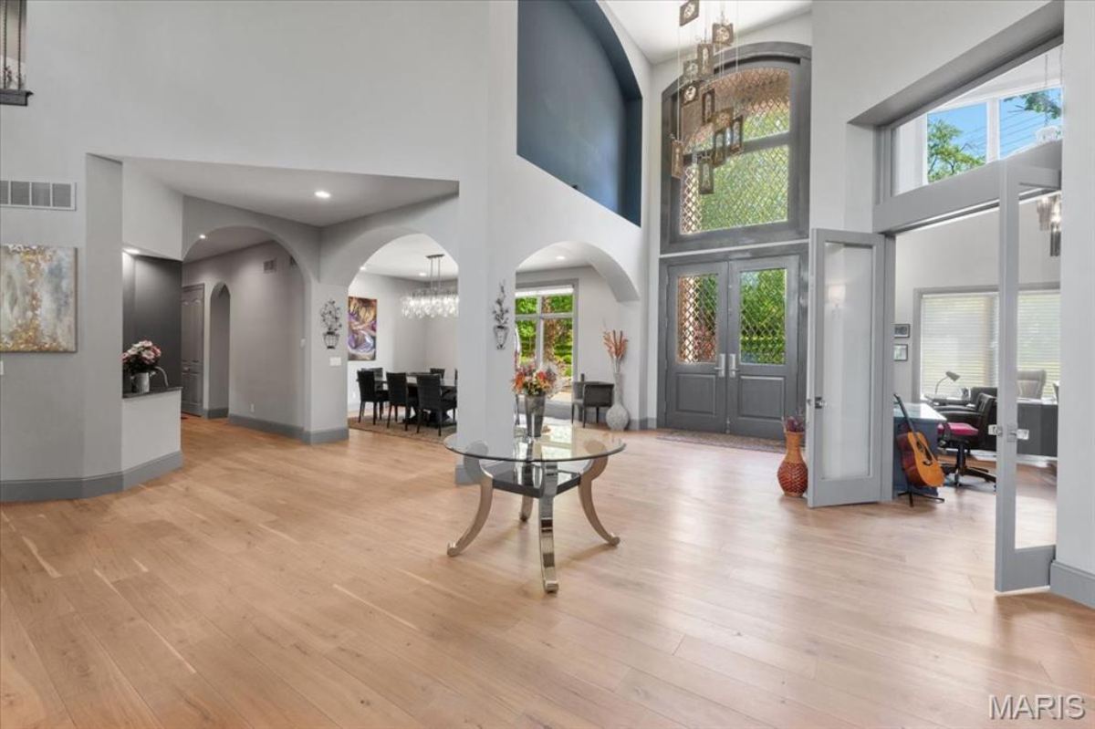 10,590 Sq. Ft. Mansion in St. Louis ($5,125,000)
