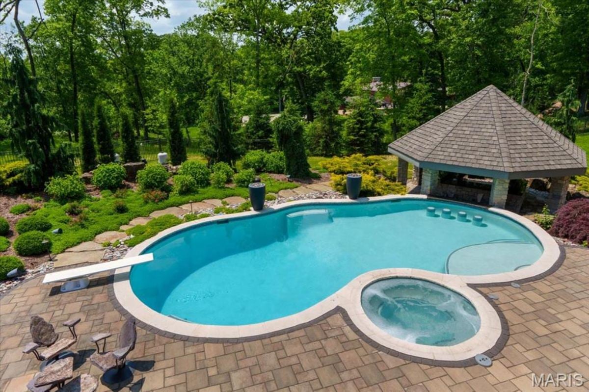 10,590 Sq. Ft. Mansion in St. Louis ($5,125,000)