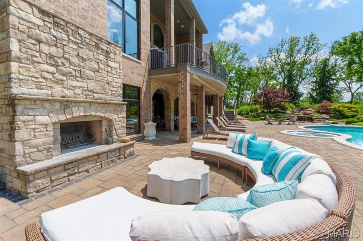 10,590 Sq. Ft. Mansion in St. Louis ($5,125,000)