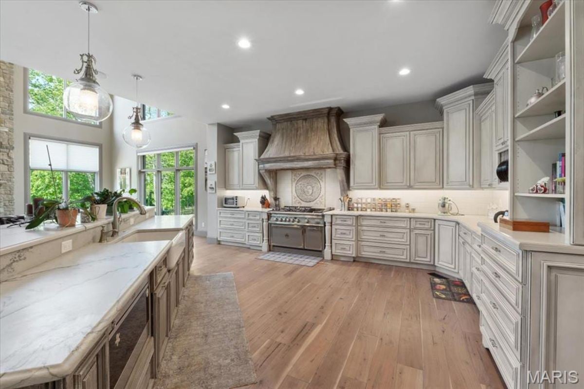 10,590 Sq. Ft. Mansion in St. Louis ($5,125,000)
