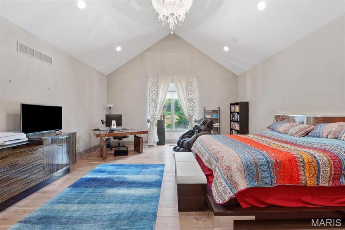 10,590 Sq. Ft. Mansion in St. Louis ($5,125,000)