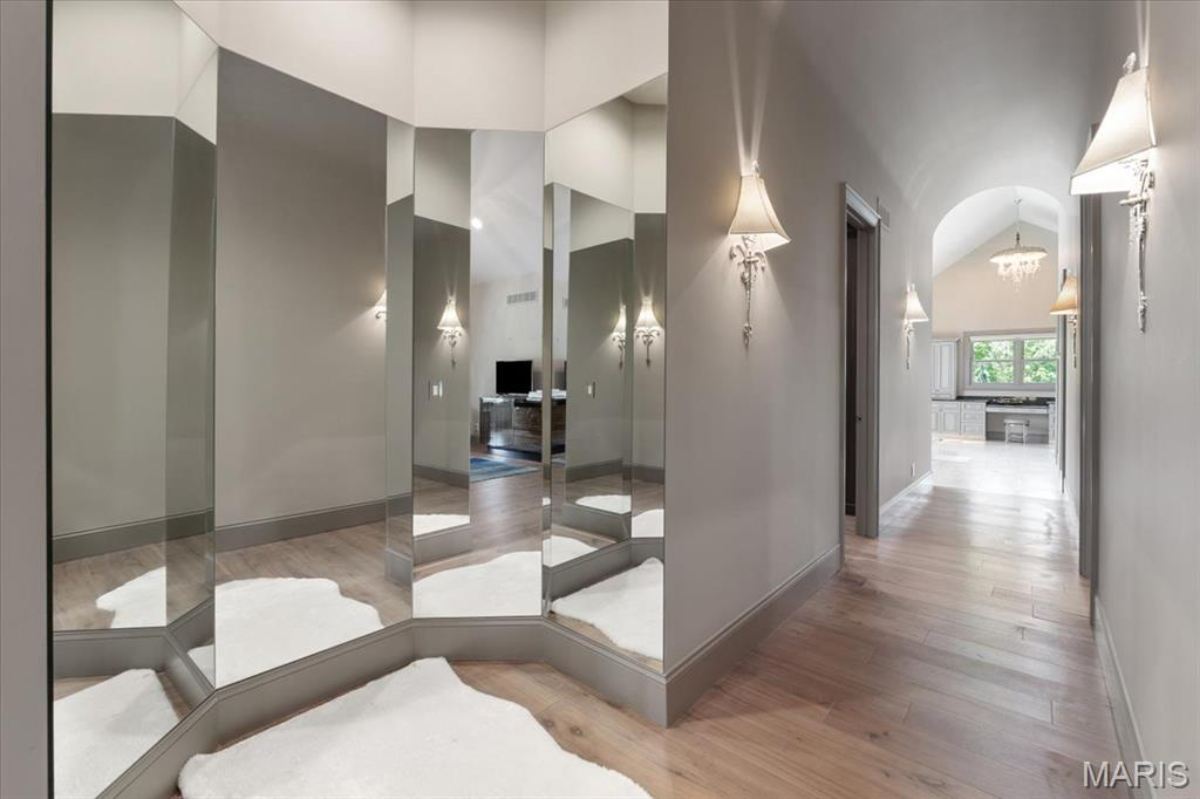 10,590 Sq. Ft. Mansion in St. Louis ($5,125,000)