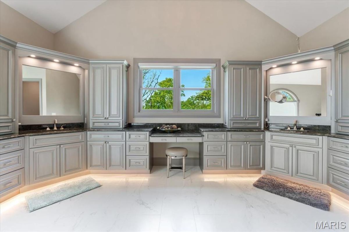 10,590 Sq. Ft. Mansion in St. Louis ($5,125,000)