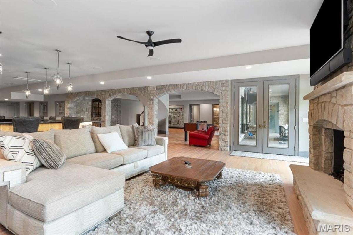 10,590 Sq. Ft. Mansion in St. Louis ($5,125,000)