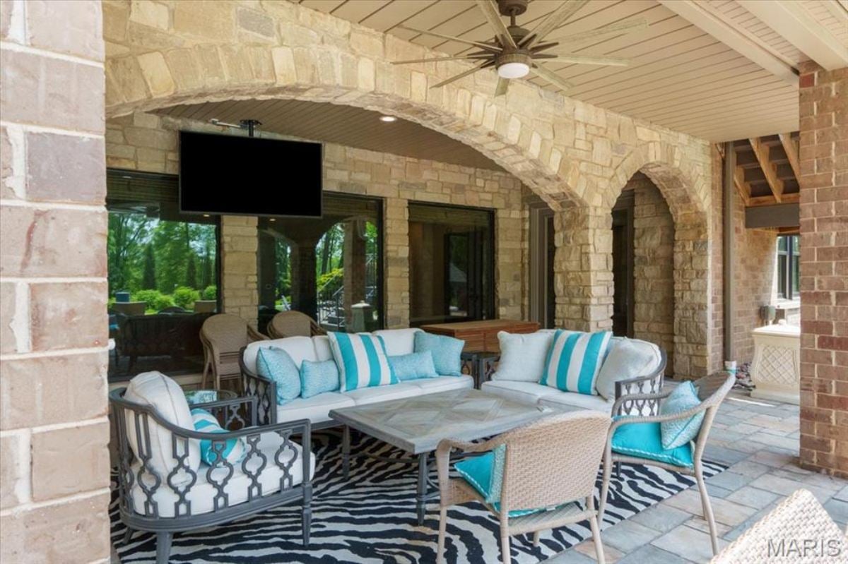 10,590 Sq. Ft. Mansion in St. Louis ($5,125,000)
