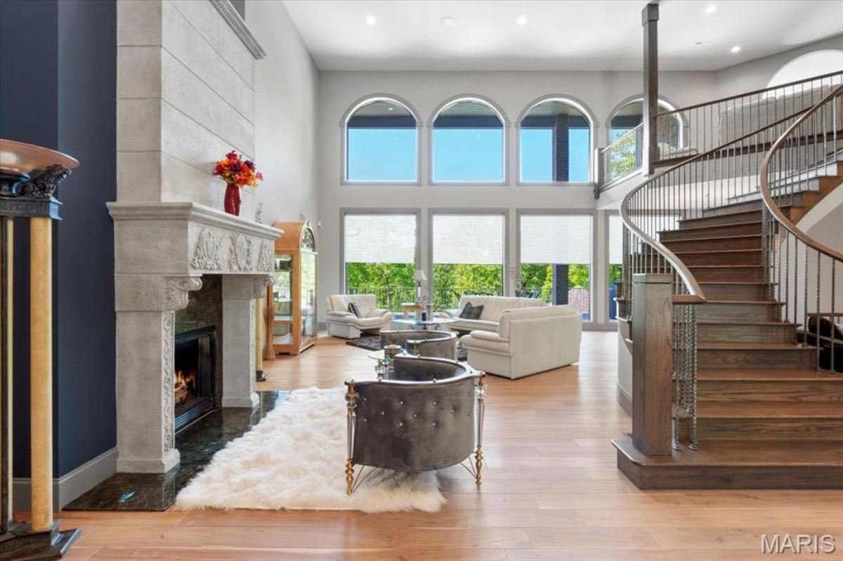 10,590 Sq. Ft. Mansion in St. Louis ($5,125,000)