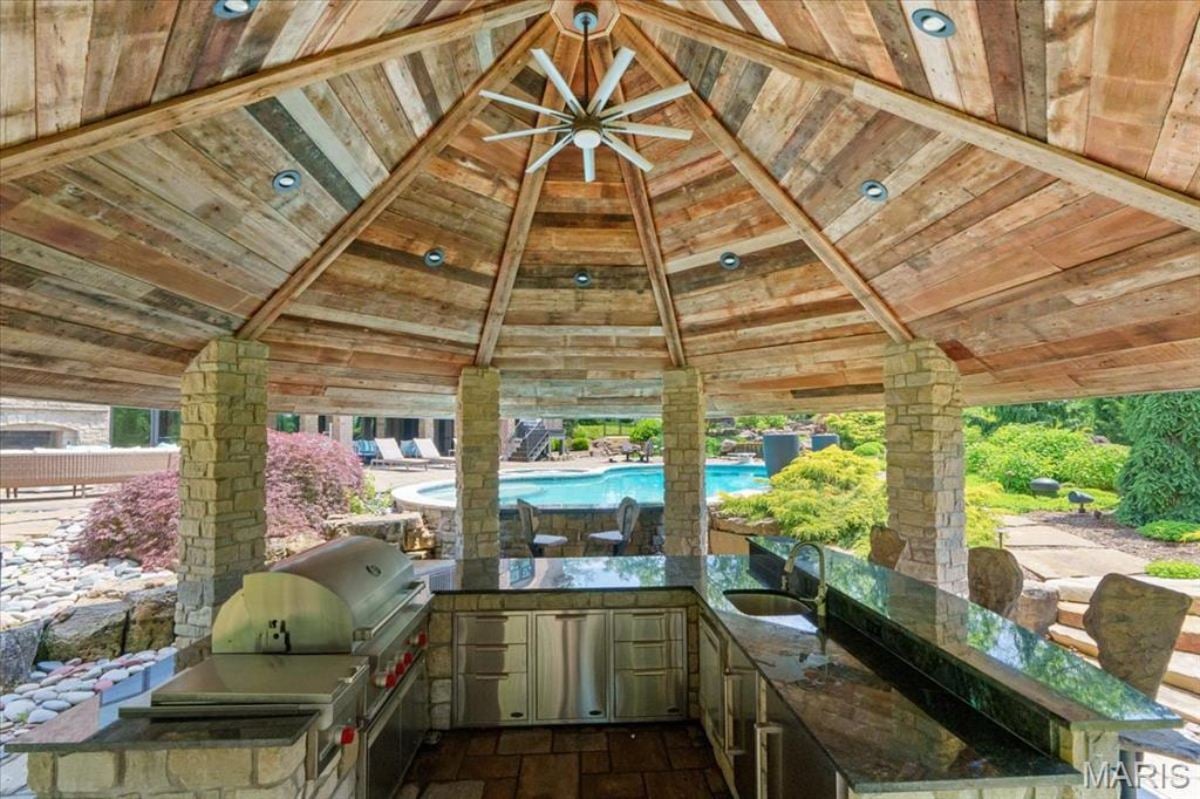 10,590 Sq. Ft. Mansion in St. Louis ($5,125,000)