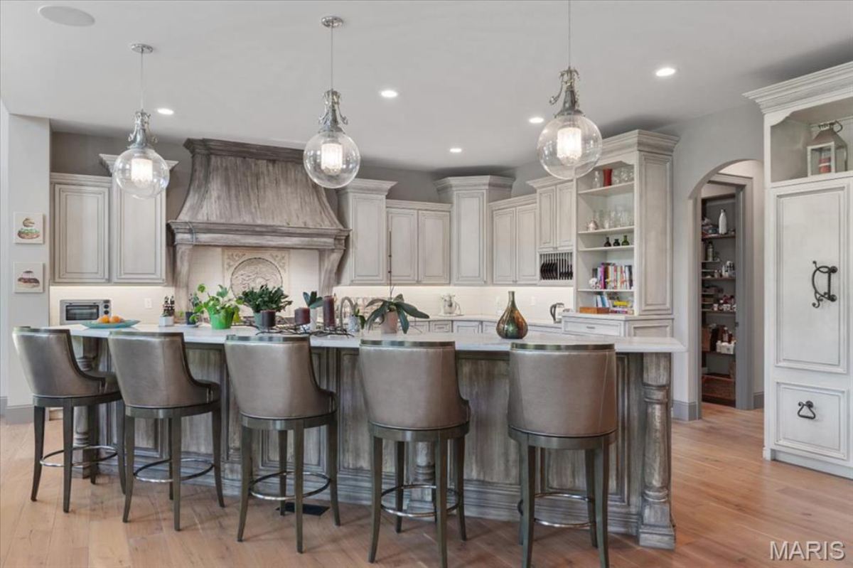10,590 Sq. Ft. Mansion in St. Louis ($5,125,000)