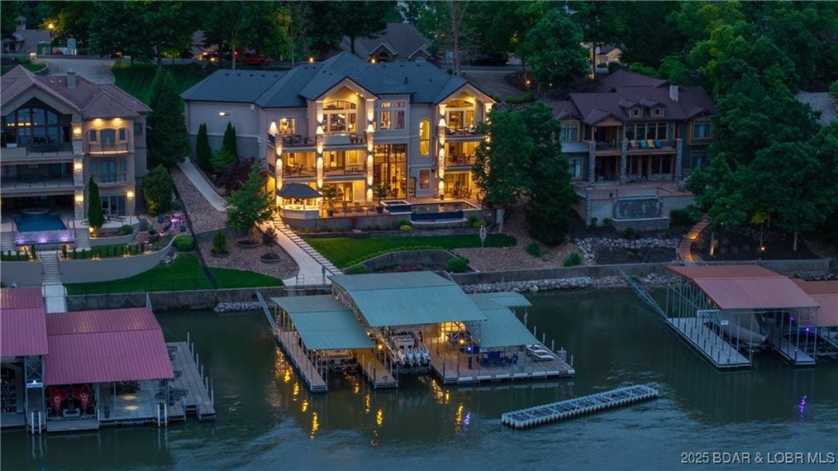 9,332 Sq. Ft. Mansion in Sunrise Beach, MO ($5,500,000)