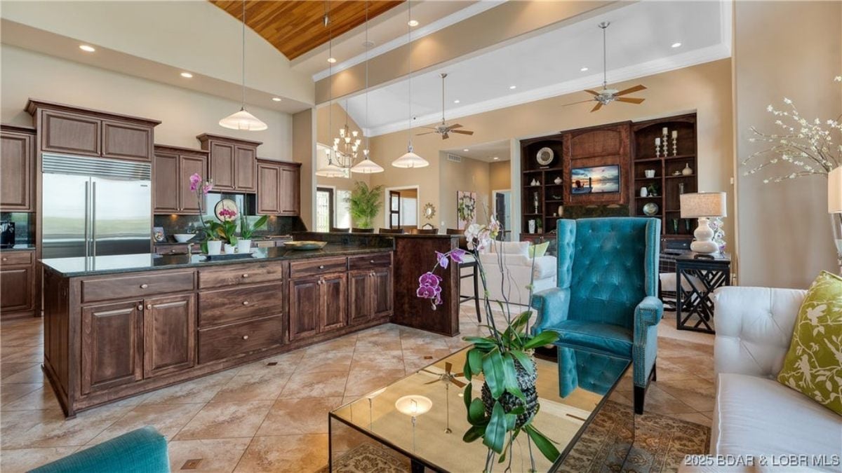 9,332 Sq. Ft. Mansion in Sunrise Beach, MO ($5,500,000)