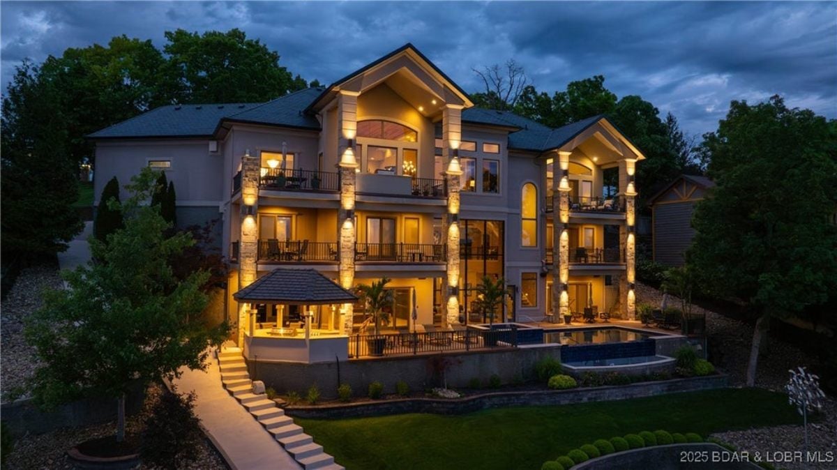 9,332 Sq. Ft. Mansion in Sunrise Beach, MO ($5,500,000)