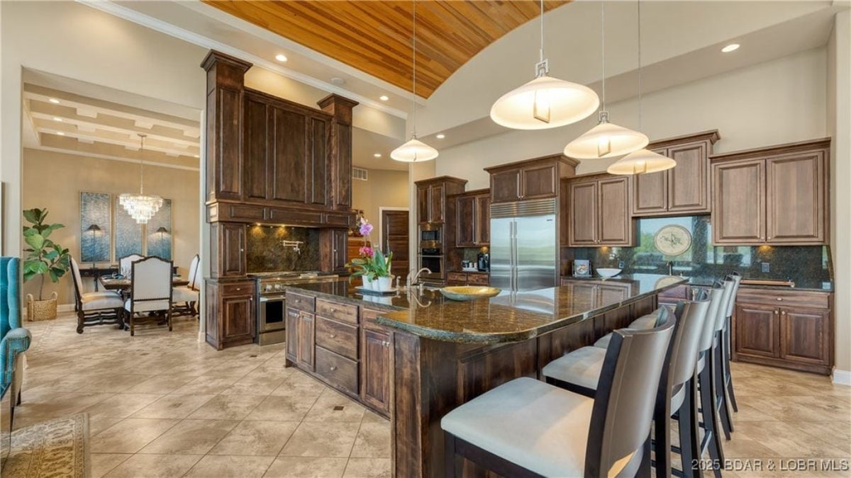 9,332 Sq. Ft. Mansion in Sunrise Beach, MO ($5,500,000)