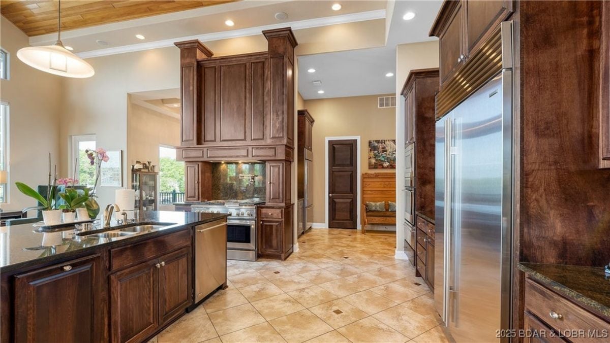 9,332 Sq. Ft. Mansion in Sunrise Beach, MO ($5,500,000)