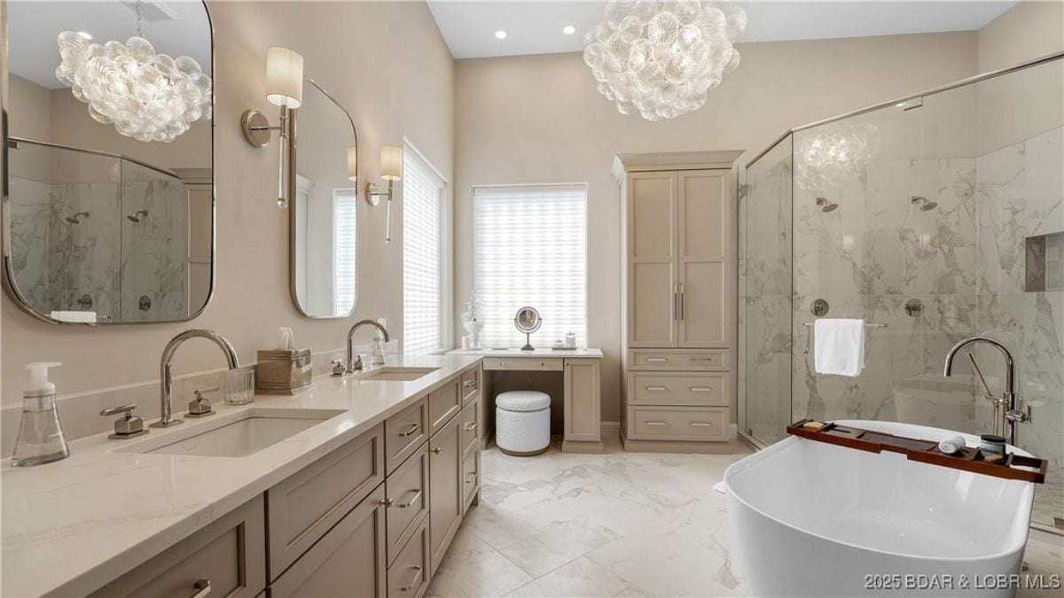 9,332 Sq. Ft. Mansion in Sunrise Beach, MO ($5,500,000)