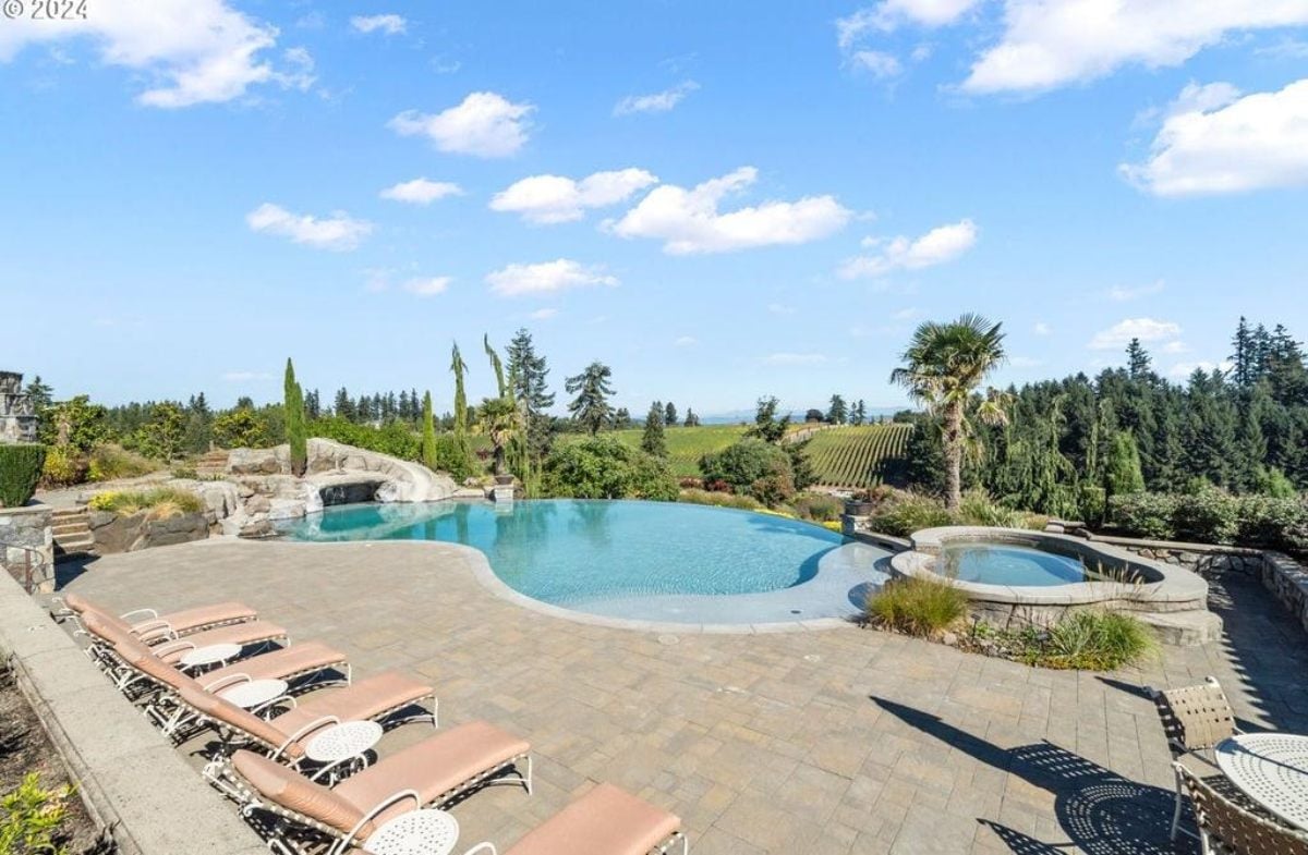 6,500 Sq. Ft. Mansion in West Linn, OR ($5,500,000)