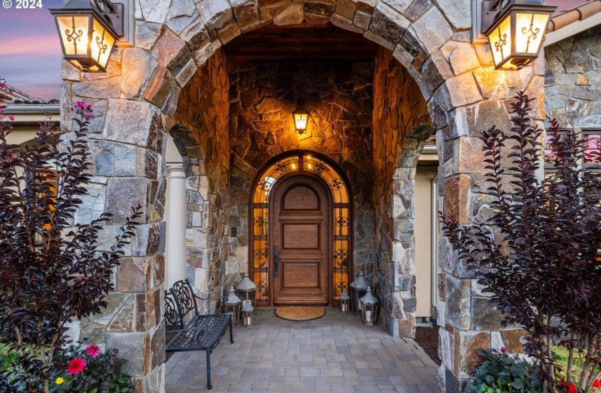 6,500 Sq. Ft. Mansion in West Linn, OR ($5,500,000)