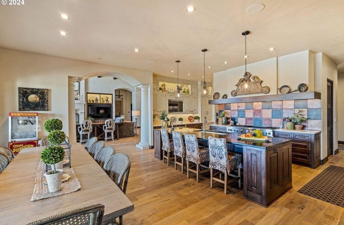 6,500 Sq. Ft. Mansion in West Linn, OR ($5,500,000)