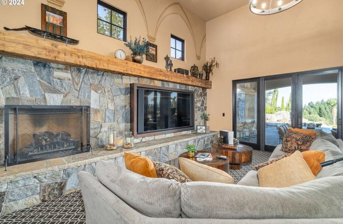 6,500 Sq. Ft. Mansion in West Linn, OR ($5,500,000)