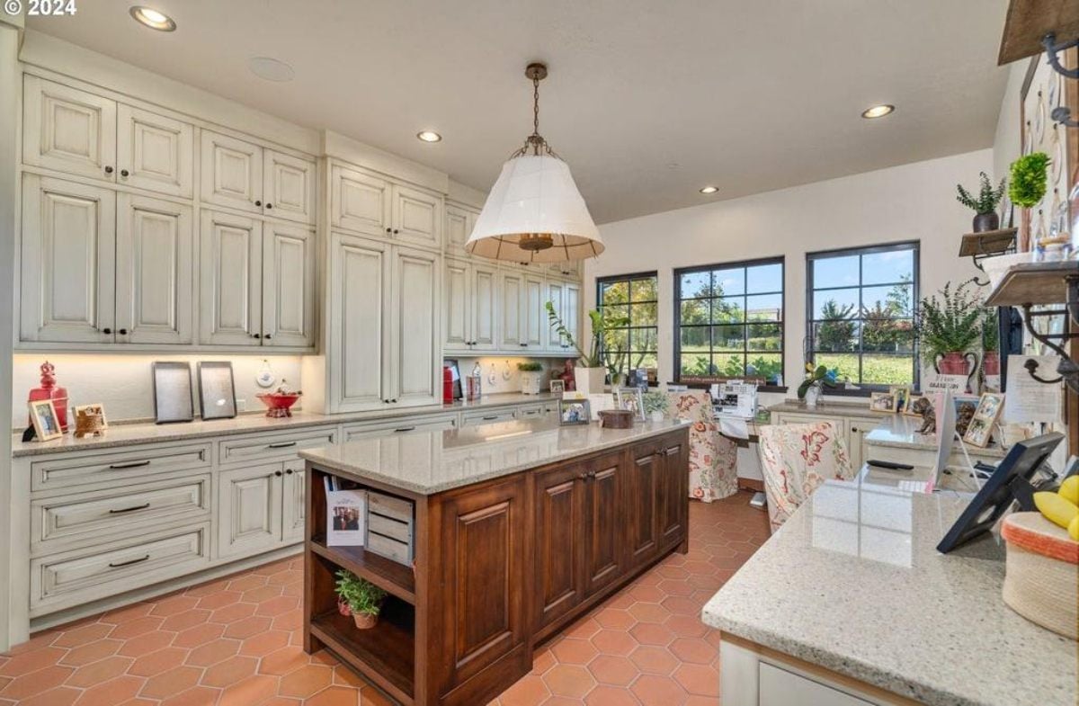 6,500 Sq. Ft. Mansion in West Linn, OR ($5,500,000)