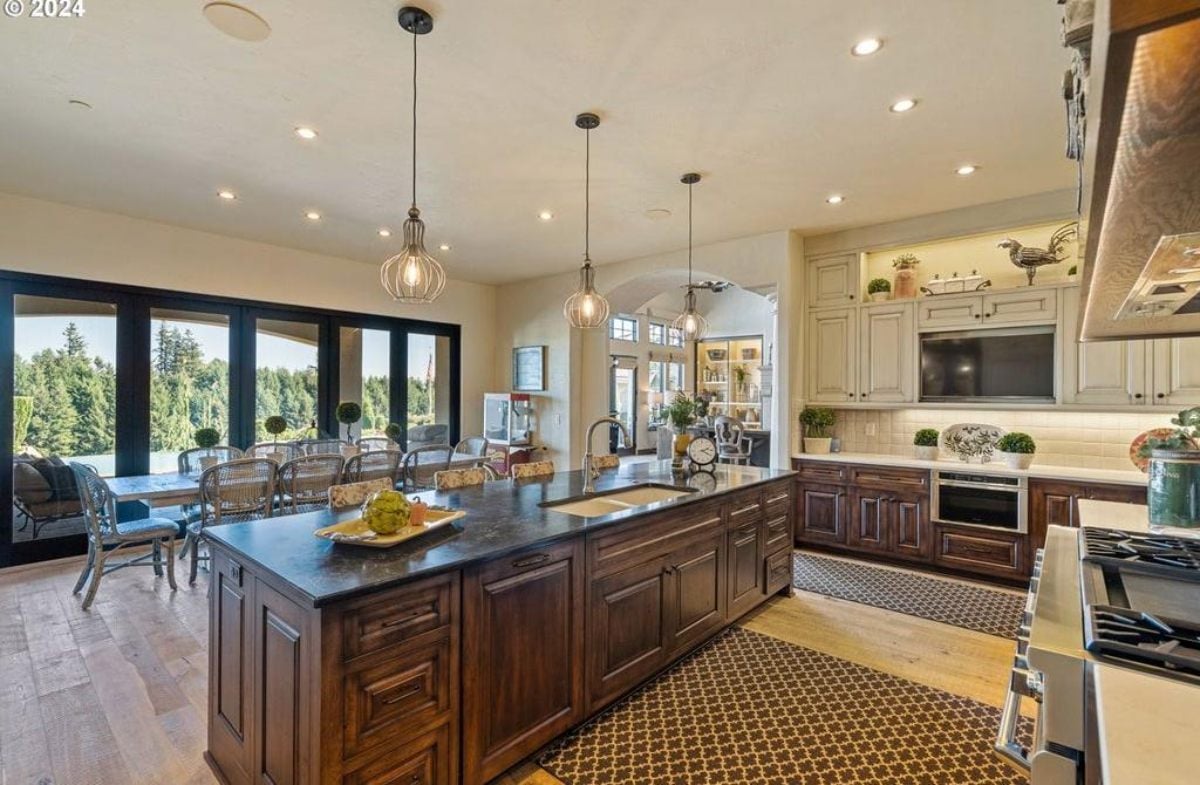 6,500 Sq. Ft. Mansion in West Linn, OR ($5,500,000)
