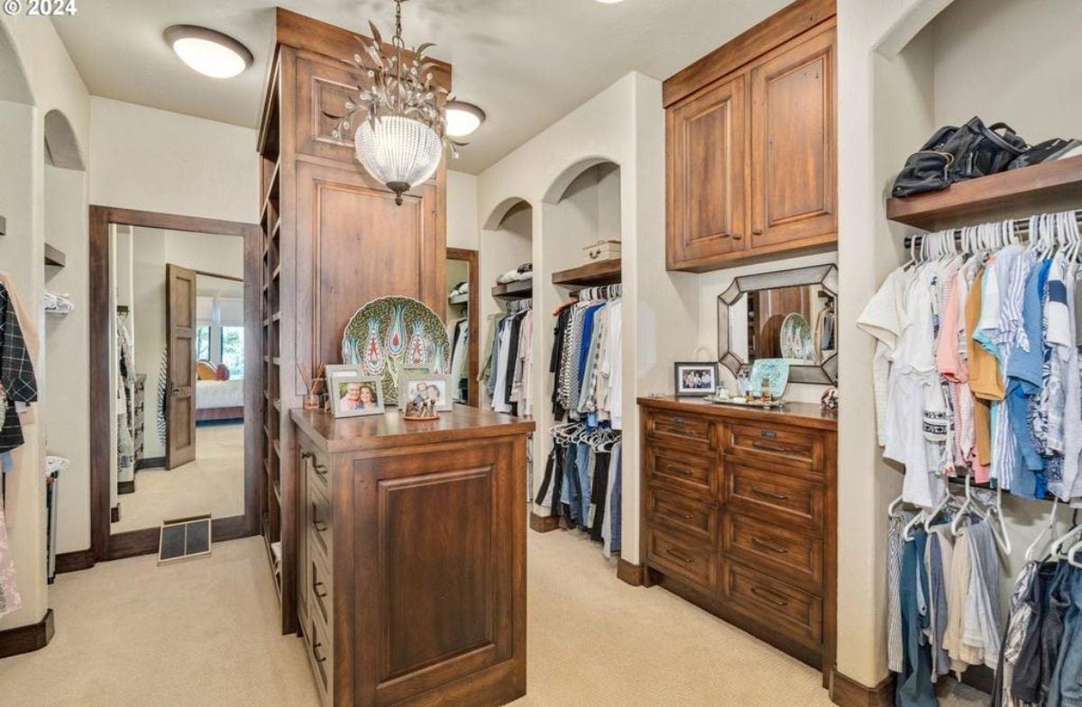 6,500 Sq. Ft. Mansion in West Linn, OR ($5,500,000)