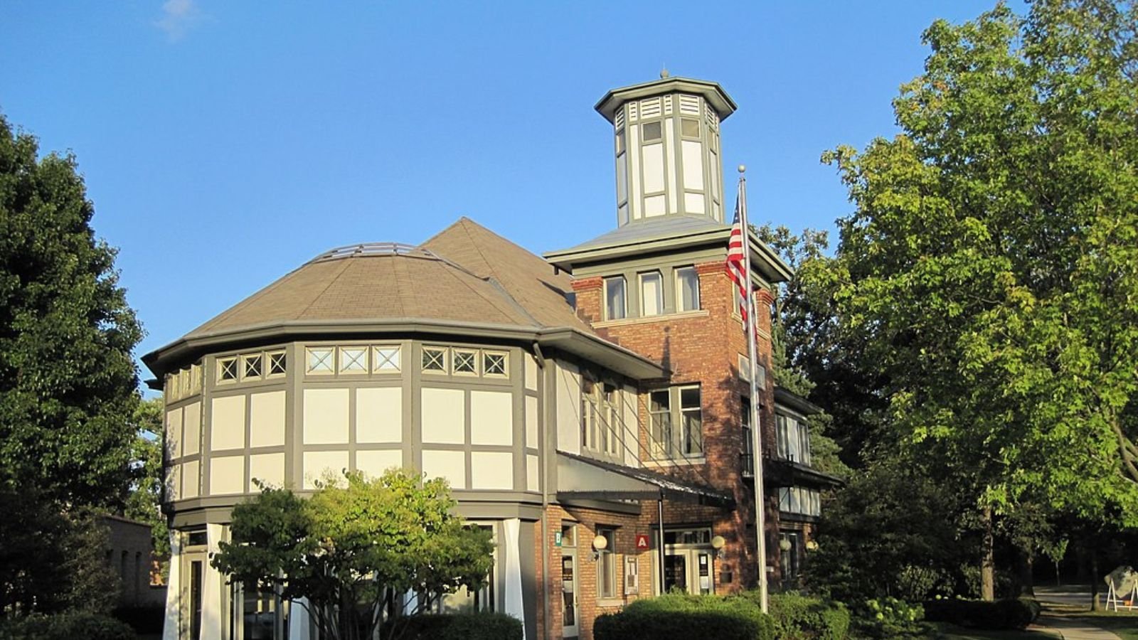 Lake Bluff Town Image