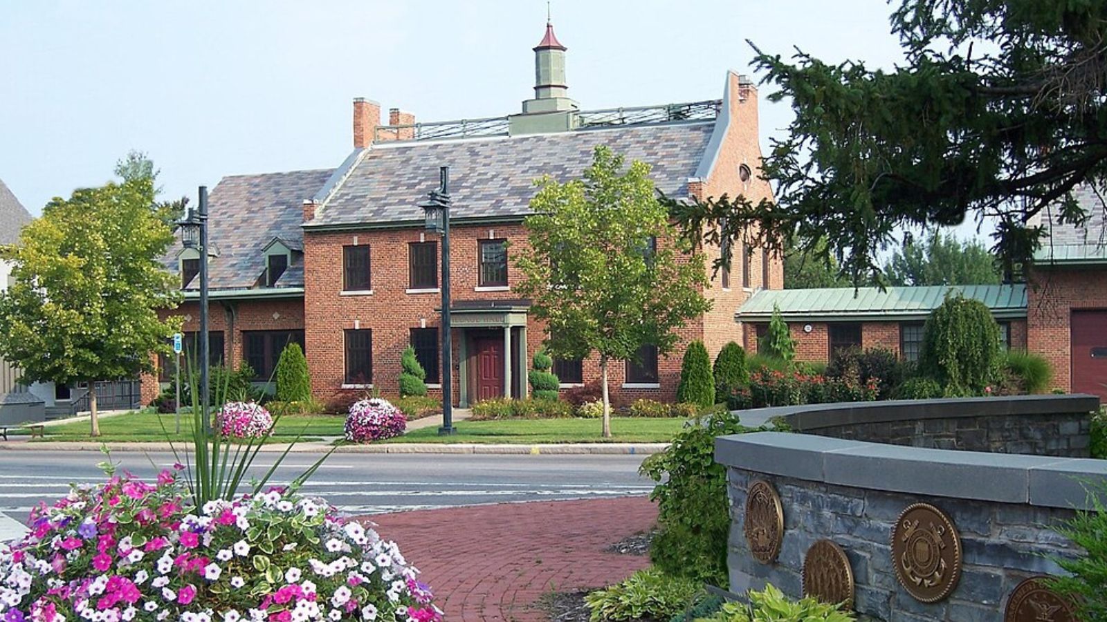 Fayetteville Town Image