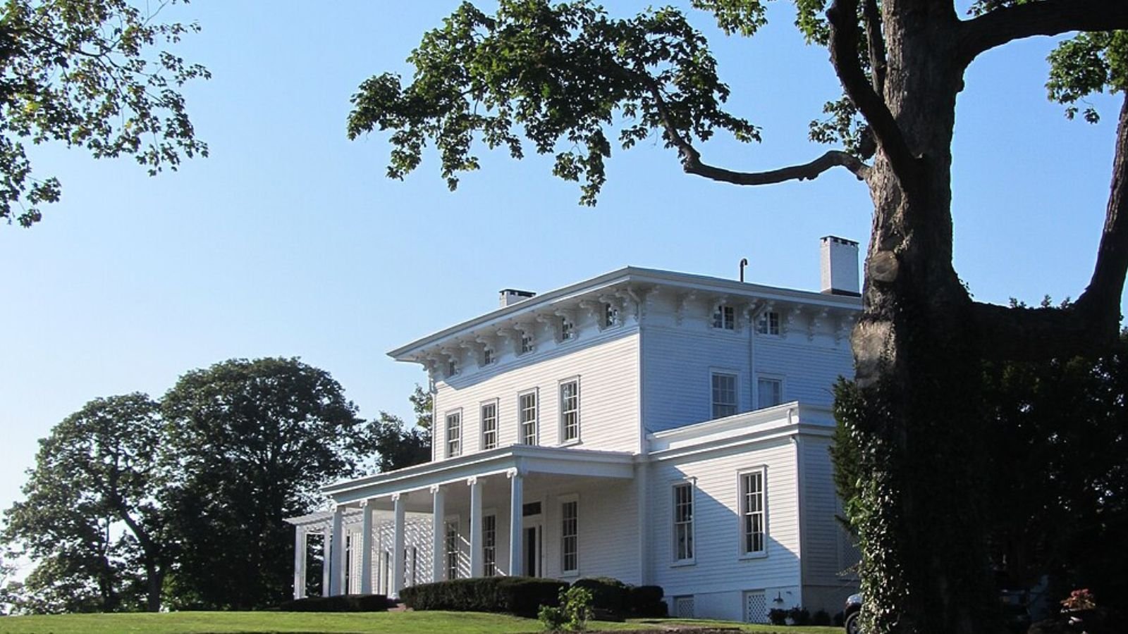 Huntington Bay Town Image