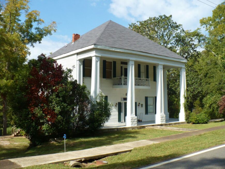 25 of the Best Hidden Gem Towns in Alabama That Showcase the State’s