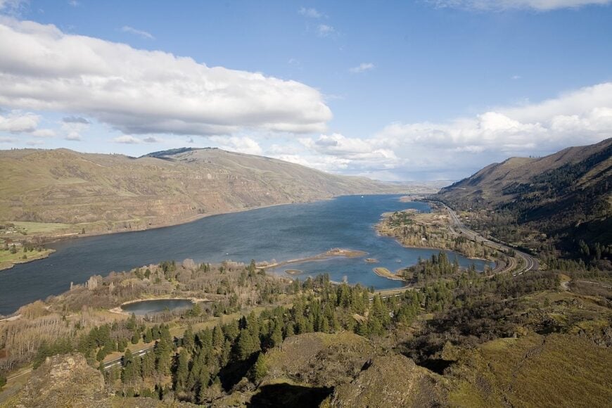 The current image has no alternative text. The file name is: ColumbiaRiverRowenaView.jpg