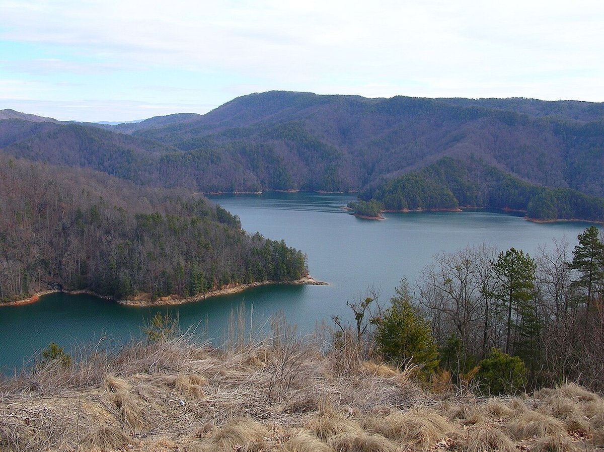 25 Secluded Towns in Northern South Carolina Find Room to Breathe at the Edge of Lake Country