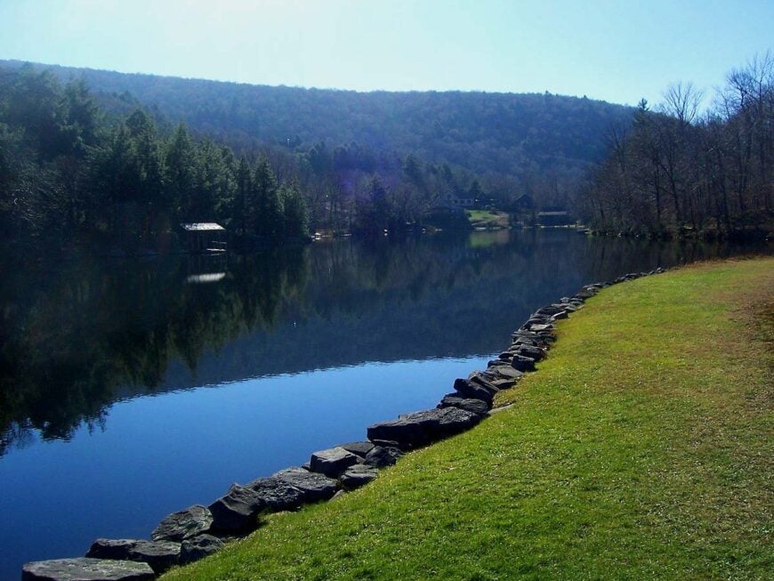 The current image has no alternative text. The file name is: Winnisook_Lake.jpg
