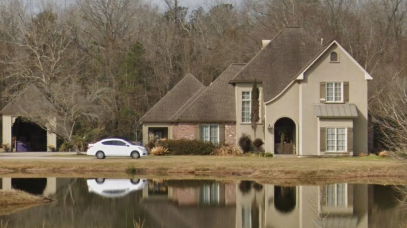 Greenwell Springs Town Image