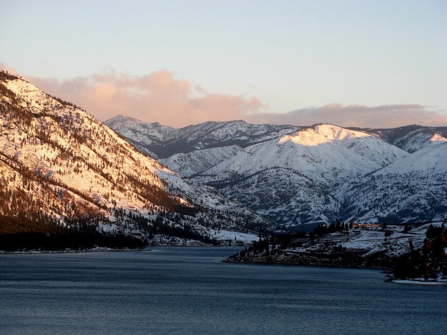 The current image has no alternative text. The file name is: Uplake_from_the_south_shore_Lake_Chelan.jpg