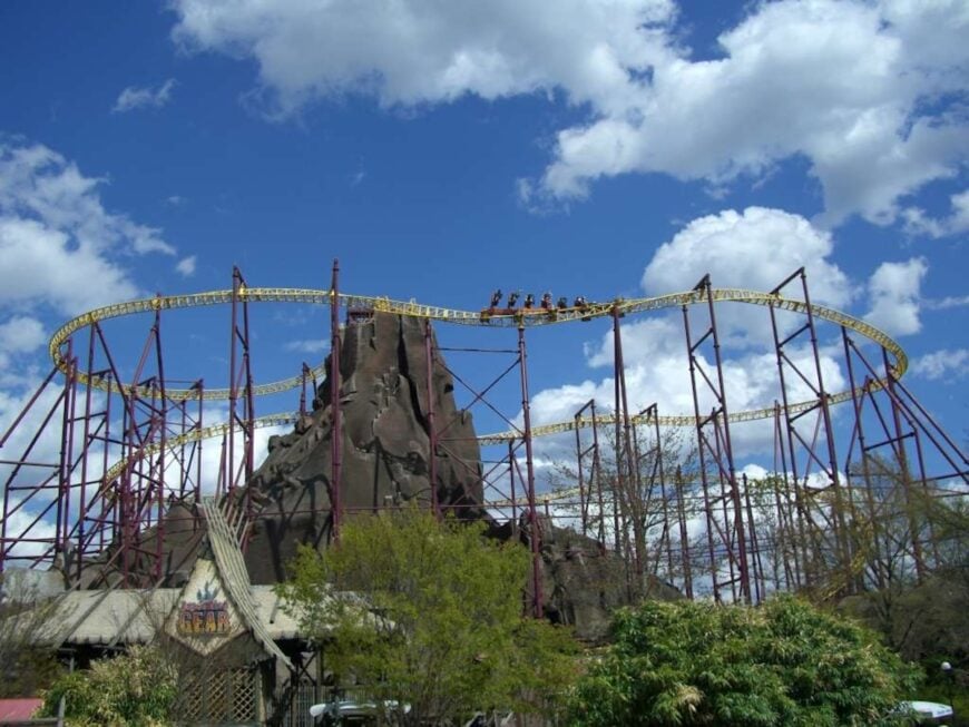 The current image has no alternative text. The file name is: Volcano_The_Blast_Coaster_Kings_Dominion_03.jpg