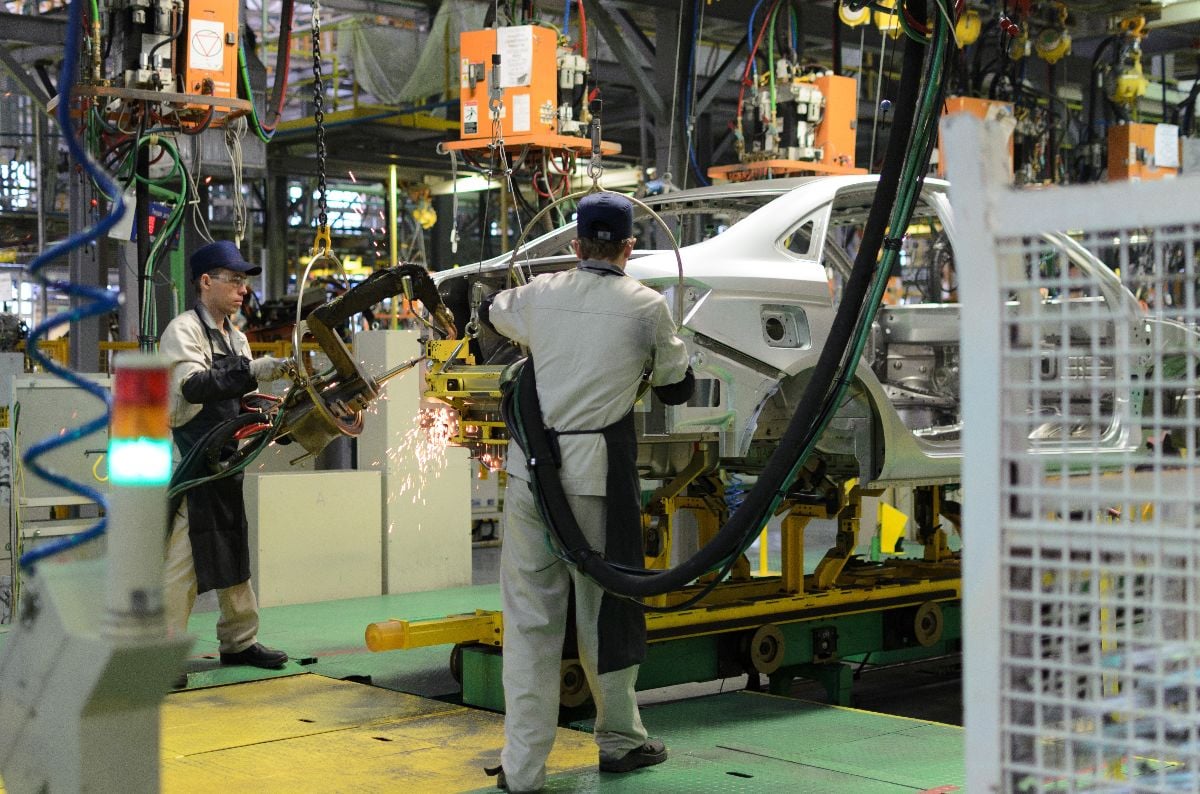 Car assembly at the plant.