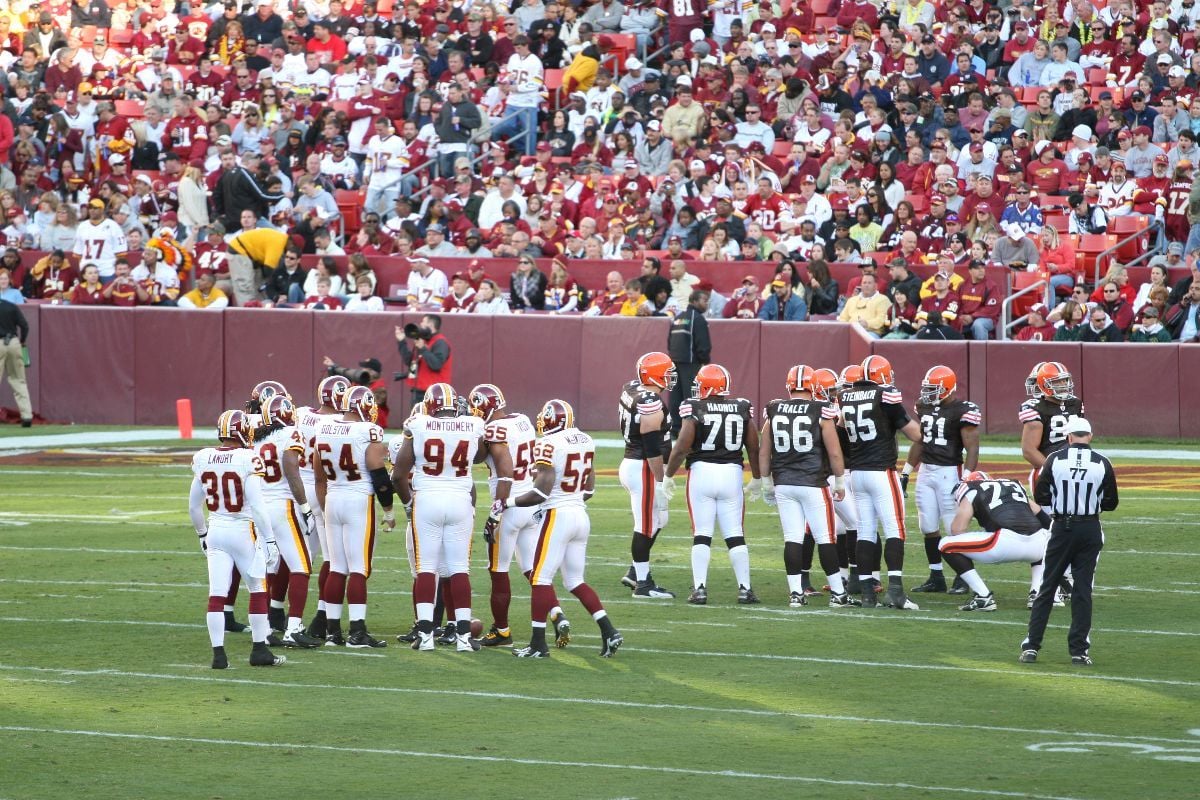 Washington Redskins defeating Cleveland Browns during a football game.