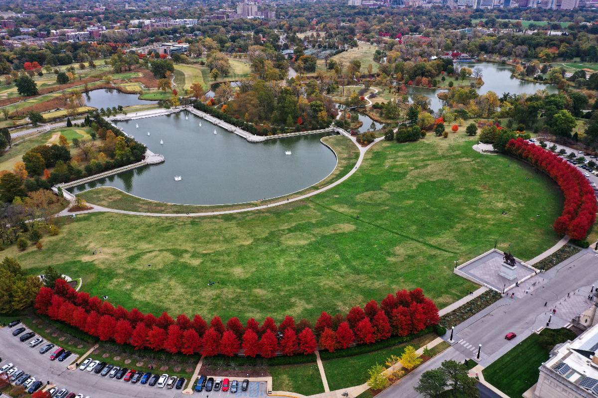 Saint Louis Forest Park during fall with red trees around the Art Museum.