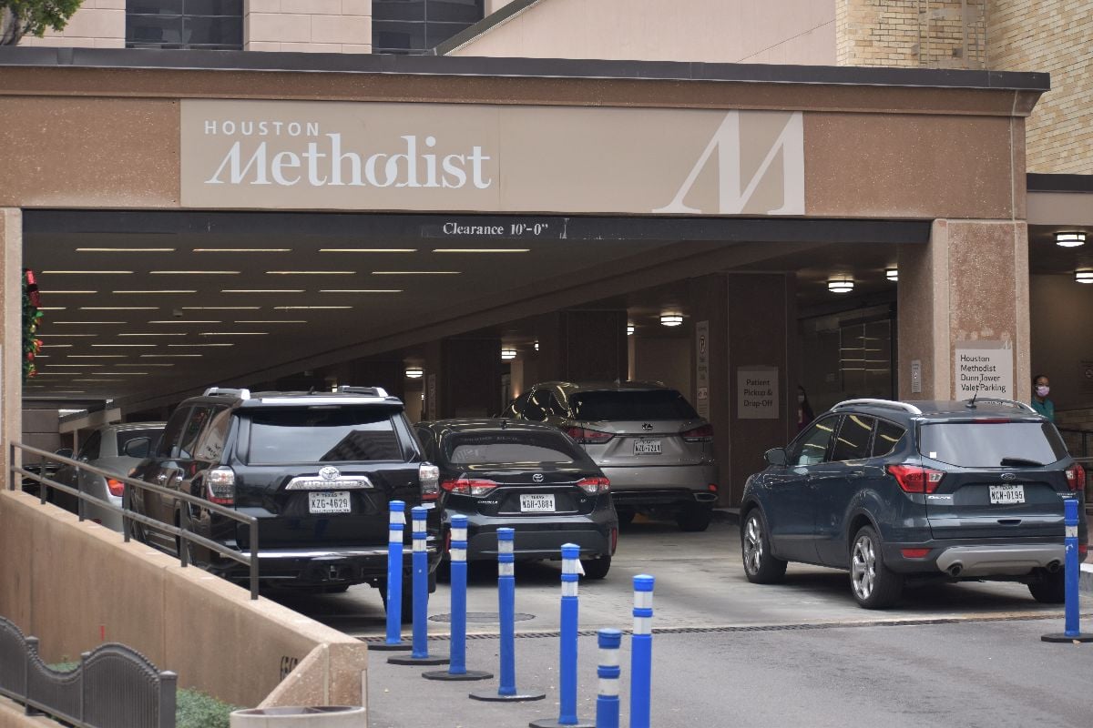 Parking entrance to the hospital.