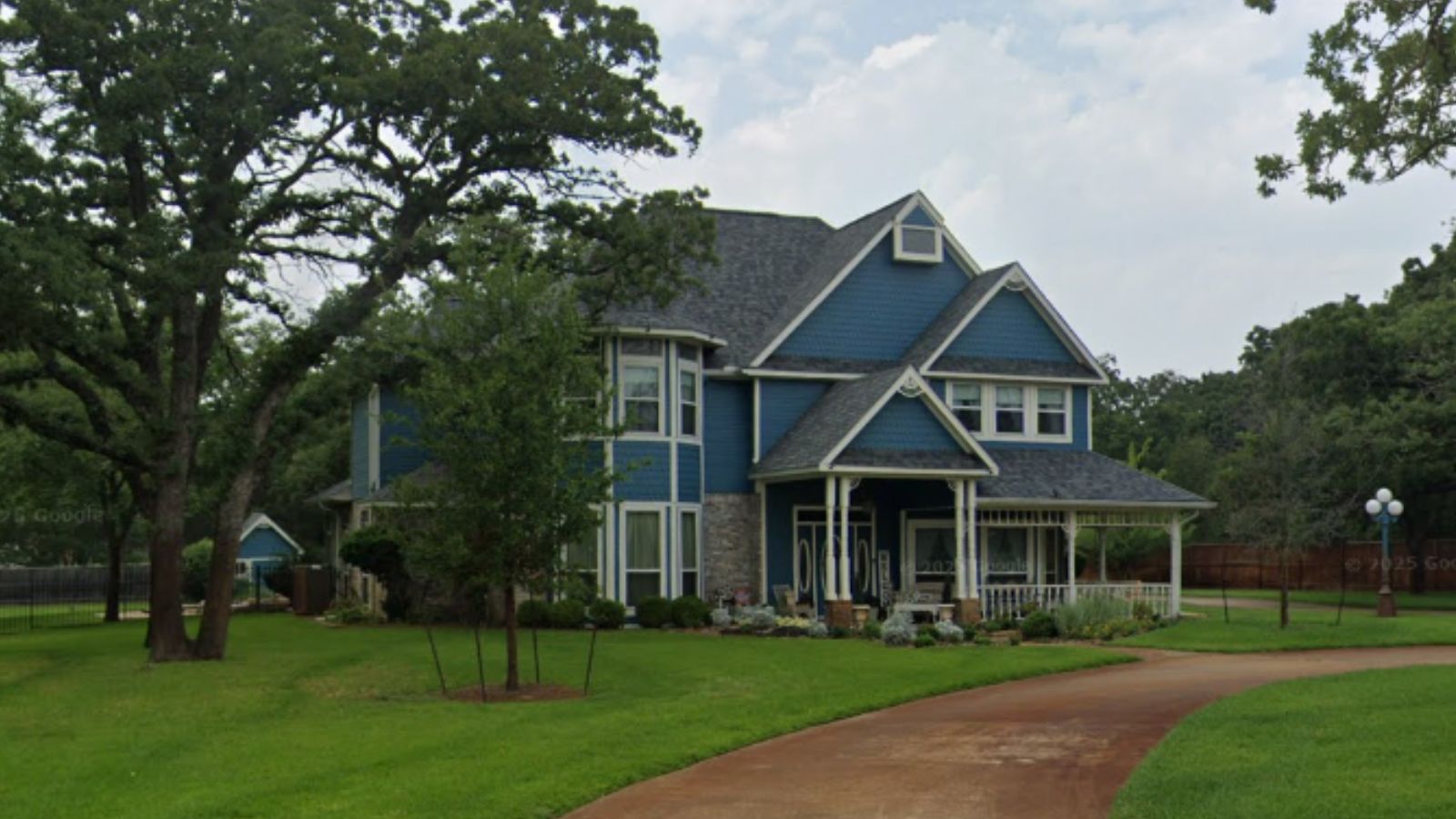 Double Oak โ Town Image