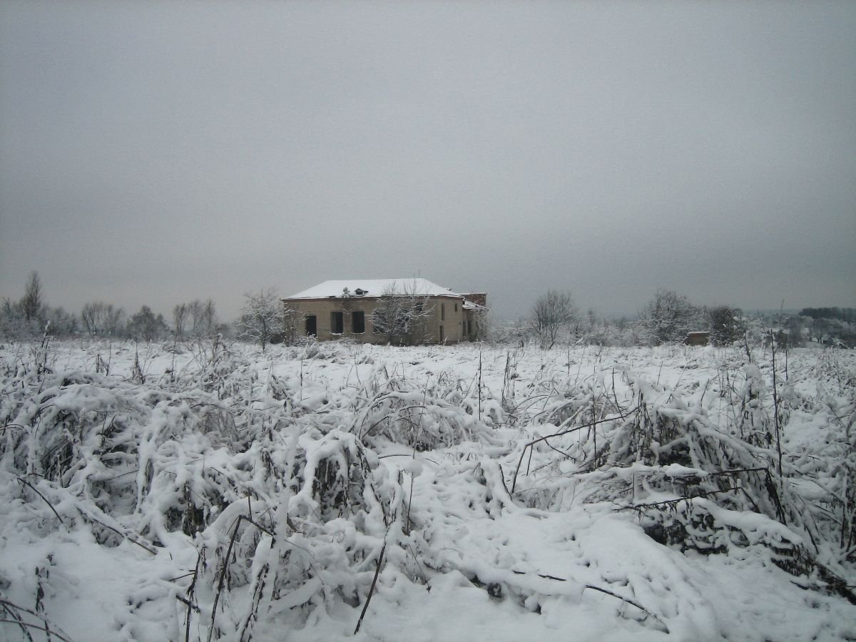 Old dilapidated farmhouse in the village.